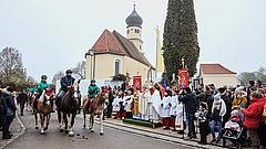 600 Jahre Leonhardi-Ritt in Meilenhofen / 80 Reiterinnen und Reiter in Burgoberbach